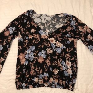 American eagle long sleeved floral top